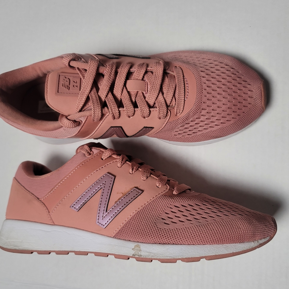 New Balance Women's WRL24TL Running Shoe Dusted Peach Size 10